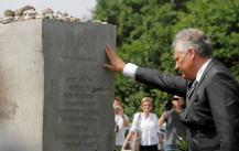 Prezydent Aleksander Kwaśniewski wziął udział w 70. rocznicy mordu w Jedwabnem