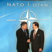 Spotkanie Prezydenta RP z Sekretarzem Generalnym NATO G. Robertsonem podczas nieformalnego spotkania państw członkowskich NATO