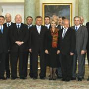 Wspólne zdjęcie Prezydenta RP z członkami nowego Rządu.