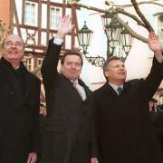 Szczyt Trójkąta Weimarskiego. Wspólna fotografia Prezydenta RP Aleksandra Kwaśniewskiego, Prezydenta Republiki Francuskiej Jacquesa Chiraka i Kanclerza RFN Gerharda Schrödera