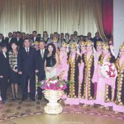 Prezydent RP Aleksander Kwaśniewski z Małżonką i Prezydent Tadżykistanu E. Rachmanow z zespołem artystycznym Tadżyckiego Radia i TV