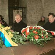 Złożenie wiązanek kwiatów przez Prezydentów Polski i Ukrainy na Sarkofagu Marszałka Józefa Piłsudskiego.